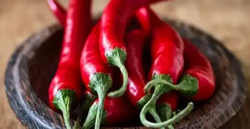 Can capsaicin cause stomach problems?